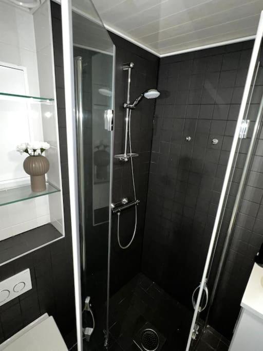 Ferienwohnung Cozy Penthouse Loft - Near The Airport Vantaa Exterior foto